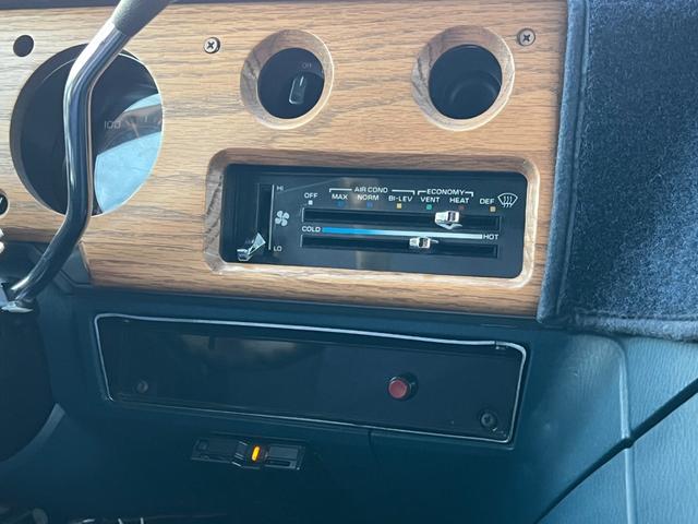 シボレーシェビーバン ベースグレード　Ｇ２０　シェビーバン　Ｇｌａｄｉａｔｏｒ／３ナンバー登録／７人乗り／フローマスター４０（マフラー）／サイド＆リア観音開き／ダブルエアコン／ナビ／バックカメラ／ドラレコ付デジタルインナーミラー／ＥＴＣ（21枚目）