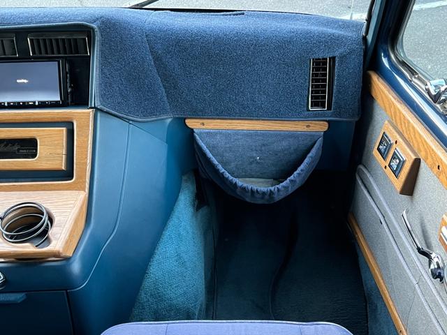 シボレーシェビーバン ベースグレード　Ｇ２０　シェビーバン　Ｇｌａｄｉａｔｏｒ／３ナンバー登録／７人乗り／フローマスター４０（マフラー）／サイド＆リア観音開き／ダブルエアコン／ナビ／バックカメラ／ドラレコ付デジタルインナーミラー／ＥＴＣ（25枚目）