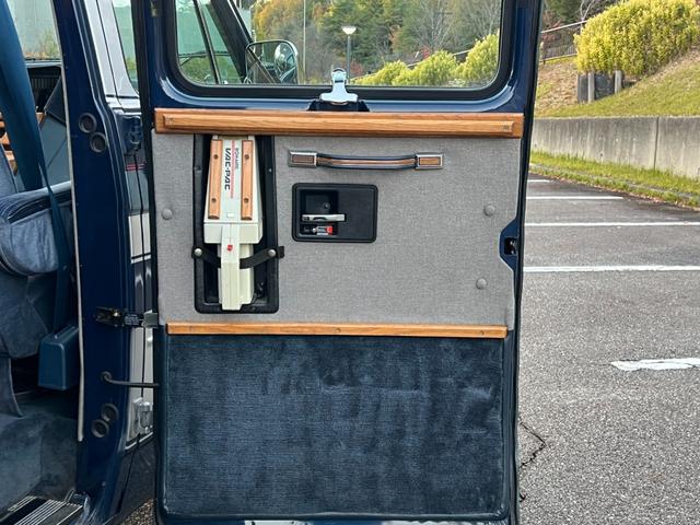 シボレーシェビーバン ベースグレード　Ｇ２０　シェビーバン　Ｇｌａｄｉａｔｏｒ／３ナンバー登録／７人乗り／フローマスター４０（マフラー）／サイド＆リア観音開き／ダブルエアコン／ナビ／バックカメラ／ドラレコ付デジタルインナーミラー／ＥＴＣ（28枚目）