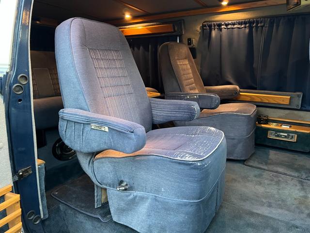 シボレーシェビーバン ベースグレード　Ｇ２０　シェビーバン　Ｇｌａｄｉａｔｏｒ／３ナンバー登録／７人乗り／フローマスター４０（マフラー）／サイド＆リア観音開き／ダブルエアコン／ナビ／バックカメラ／ドラレコ付デジタルインナーミラー／ＥＴＣ（30枚目）