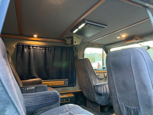 シボレーシェビーバン ベースグレード　Ｇ２０　シェビーバン　Ｇｌａｄｉａｔｏｒ／３ナンバー登録／７人乗り／フローマスター４０（マフラー）／サイド＆リア観音開き／ダブルエアコン／ナビ／バックカメラ／ドラレコ付デジタルインナーミラー／ＥＴＣ（31枚目）