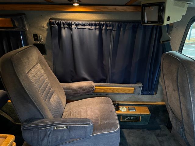 シボレーシェビーバン ベースグレード　Ｇ２０　シェビーバン　Ｇｌａｄｉａｔｏｒ／３ナンバー登録／７人乗り／フローマスター４０（マフラー）／サイド＆リア観音開き／ダブルエアコン／ナビ／バックカメラ／ドラレコ付デジタルインナーミラー／ＥＴＣ（32枚目）