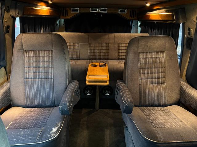 シボレーシェビーバン ベースグレード　Ｇ２０　シェビーバン　Ｇｌａｄｉａｔｏｒ／３ナンバー登録／７人乗り／フローマスター４０（マフラー）／サイド＆リア観音開き／ダブルエアコン／ナビ／バックカメラ／ドラレコ付デジタルインナーミラー／ＥＴＣ（33枚目）