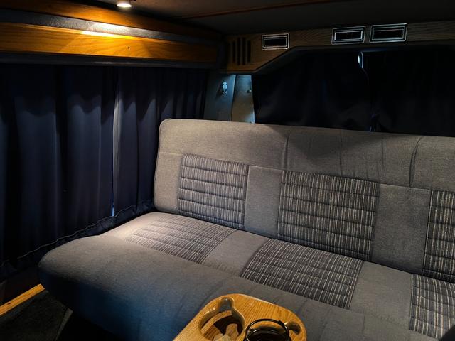 シボレーシェビーバン ベースグレード　Ｇ２０　シェビーバン　Ｇｌａｄｉａｔｏｒ／３ナンバー登録／７人乗り／フローマスター４０（マフラー）／サイド＆リア観音開き／ダブルエアコン／ナビ／バックカメラ／ドラレコ付デジタルインナーミラー／ＥＴＣ（35枚目）