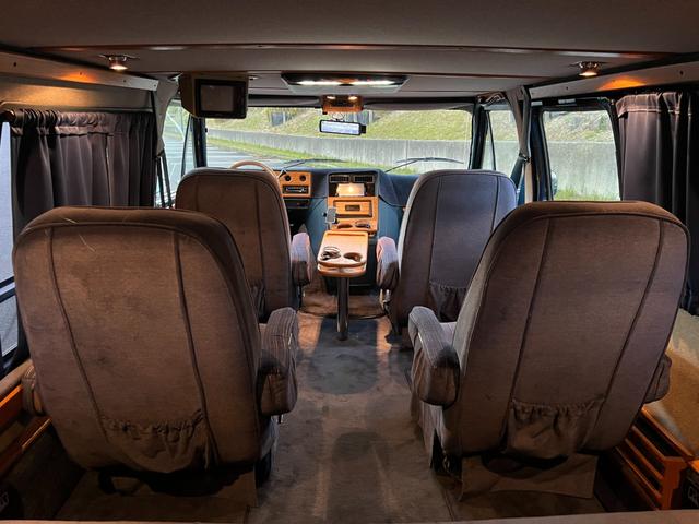 シボレーシェビーバン ベースグレード　Ｇ２０　シェビーバン　Ｇｌａｄｉａｔｏｒ／３ナンバー登録／７人乗り／フローマスター４０（マフラー）／サイド＆リア観音開き／ダブルエアコン／ナビ／バックカメラ／ドラレコ付デジタルインナーミラー／ＥＴＣ（40枚目）