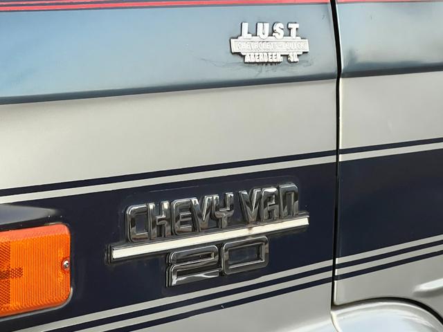 シボレーシェビーバン ベースグレード　Ｇ２０　シェビーバン　Ｇｌａｄｉａｔｏｒ／３ナンバー登録／７人乗り／フローマスター４０（マフラー）／サイド＆リア観音開き／ダブルエアコン／ナビ／バックカメラ／ドラレコ付デジタルインナーミラー／ＥＴＣ（57枚目）