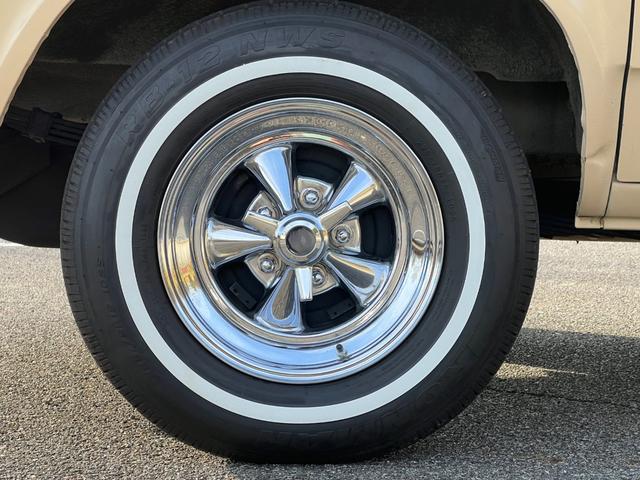 シボレーシェビーバン 　Ｇ１０／ショーティ／カリフォルニア／１９８５年モデル／自社輸入／自社新規登録／１ナンバー登録／５人乗り／国内整備済み／スライドドア／エアコン／クレーガーホイール／ホワイトリボンタイヤ／スペアタイヤ（47枚目）