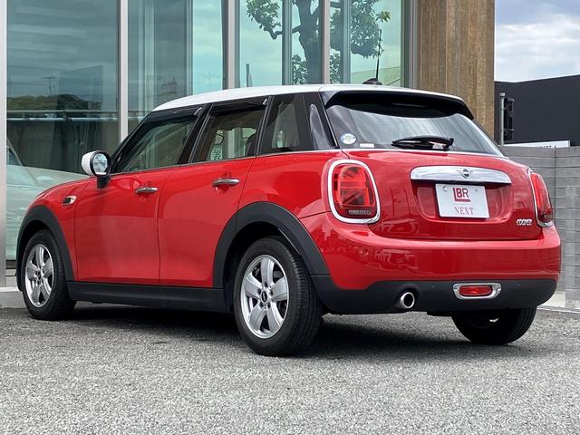 ＭＩＮＩ クーパー　ペッパー＆リアカメラパッケージ・ＬＥＤヘッドライト・リアビューカメラ・パークディスタンスコントロール・８．８インチ純正ナビ・ＢＴオーディオ・スマートキー・純正１５ＡＷ・禁煙（28枚目）