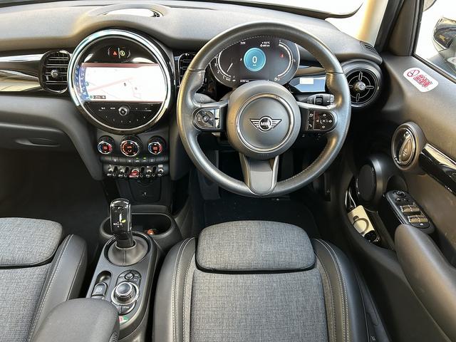 ＭＩＮＩ クーパー　ナビ・ＥＴＣ・禁煙・ＢＴ・Ｂモニタ・キーフリー・ブラックルーフ（28枚目）