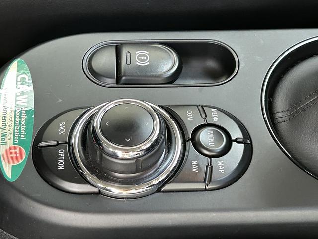 ＭＩＮＩ クーパー　ナビ・ＥＴＣ・禁煙・ＢＴ・Ｂモニタ・キーフリー・ブラックルーフ（33枚目）