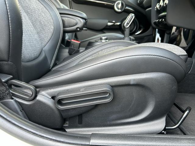 ＭＩＮＩ クーパー　ナビ・ＥＴＣ・禁煙・ＢＴ・Ｂモニタ・キーフリー・ブラックルーフ（54枚目）