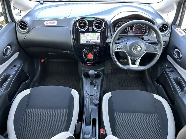 ノート Ｘ　検２付・禁煙車・インナーミラー・社外ナビ・ＢＴ・ＥＴＣ・ＡＡＣ・ソナー・３６０°カメラ・車線逸脱警告・キーレス・ペダル踏み間違い抑制（2枚目）