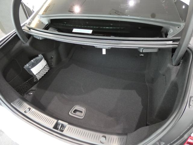 Ｅクラス Ｅ２００　スポーツ　ＢＳＧ搭載モデル／エクスクルーシブＰＫＧ／ＡＭＧラインインテリアＰＫＧ／　レーダーセーフティＰＫＧ　／ブラック革　／ブルメスター／前後シートＨ／３６０°カメラ／ＨＵＤ／１オナ／正規Ｄ車／禁煙車（18枚目）