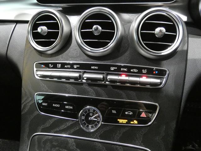 Cクラス C43 4マチック 後期型 レーダーセーフティPKG パノラマSR 黒革 ヘッドアップディスプレイ F席シートヒーター Burmesterサウンド 純正HDDナビ 地デジ Bカメラ 純正AMG19AW 正規ディーラー車(12枚目)