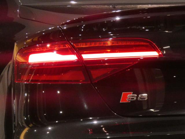 S8プラス ベースグレード 4.0クワトロプラス 後期型 SR 全席シートH F席ベンチレーション カーボンドアミラー カーボンリアスポイラー セラミックブレーキ Pアシスト MMIナビ地デジ BOSEサウンド 純正21AW(4枚目)