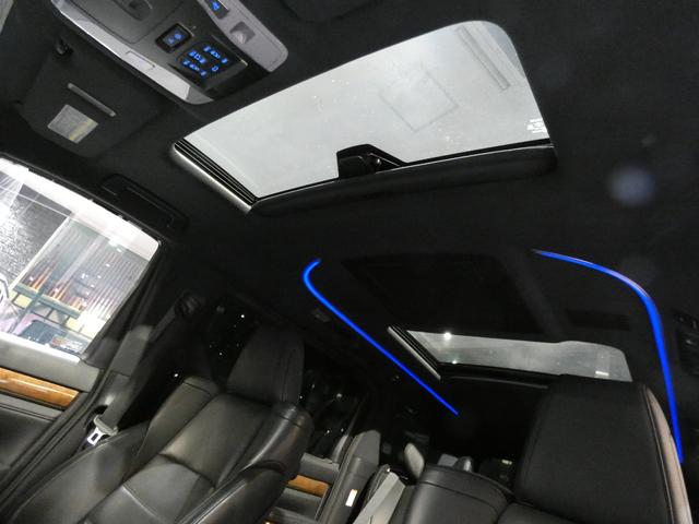 さらに便利なステアリングヒーター・純正ＳＤナビ・地デジ・ヒッチメンバー・ＥＴＣ付！！　品質・価格共に自信があります！！　実用性と先進性を兼ね揃えた人気車輌をお届け致します！！