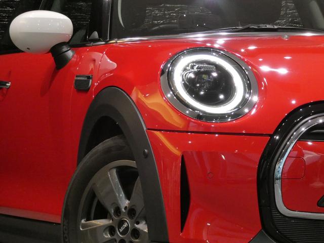 ＭＩＮＩ 　クーパー　アップルカープレイ　ＨＵＤ　シートＨ　Ｒカメラ　パークディスタンス　クルコン　純正１６インチＡＷ　禁煙（3枚目）