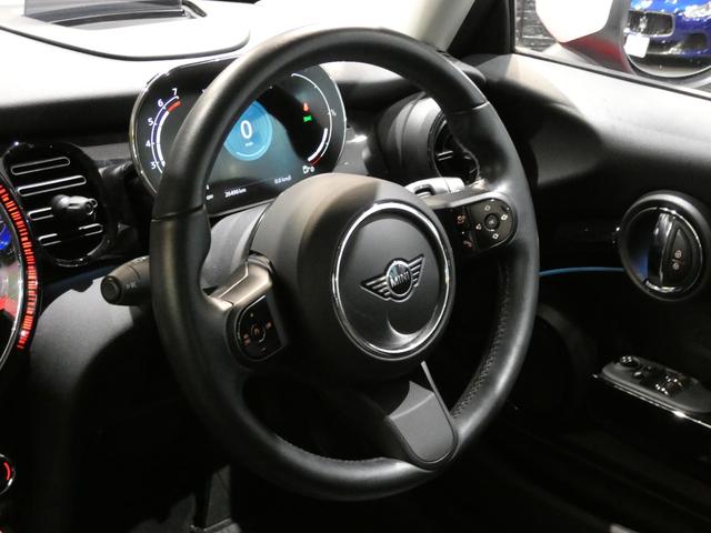 ＭＩＮＩ 　クーパー　アップルカープレイ　ＨＵＤ　シートＨ　Ｒカメラ　パークディスタンス　クルコン　純正１６インチＡＷ　禁煙（8枚目）