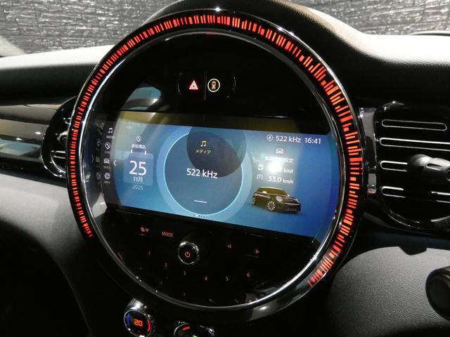 ＭＩＮＩ 　クーパー　アップルカープレイ　ＨＵＤ　シートＨ　Ｒカメラ　パークディスタンス　クルコン　純正１６インチＡＷ　禁煙（9枚目）