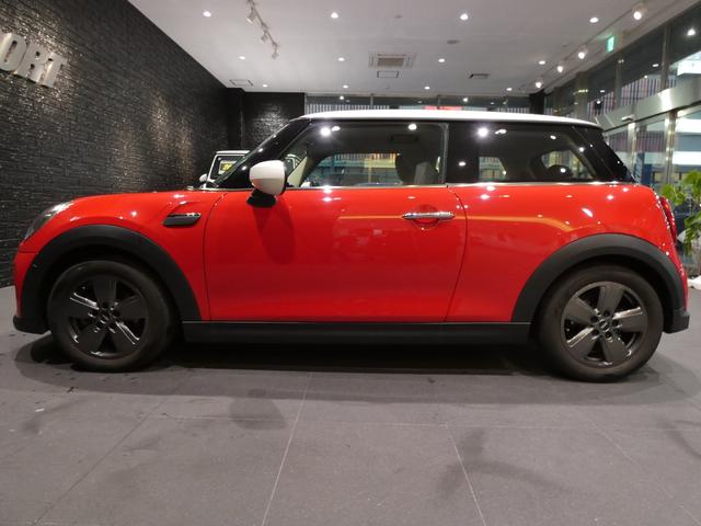 ＭＩＮＩ 　クーパー　アップルカープレイ　ＨＵＤ　シートＨ　Ｒカメラ　パークディスタンス　クルコン　純正１６インチＡＷ　禁煙（31枚目）