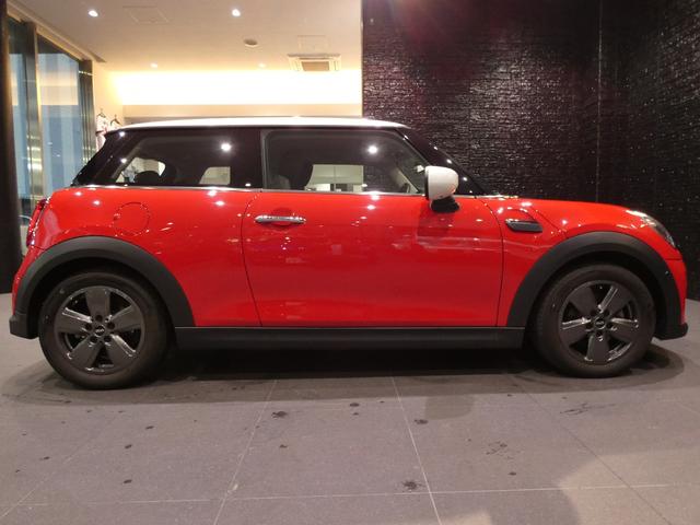 ＭＩＮＩ 　クーパー　アップルカープレイ　ＨＵＤ　シートＨ　Ｒカメラ　パークディスタンス　クルコン　純正１６インチＡＷ　禁煙（32枚目）