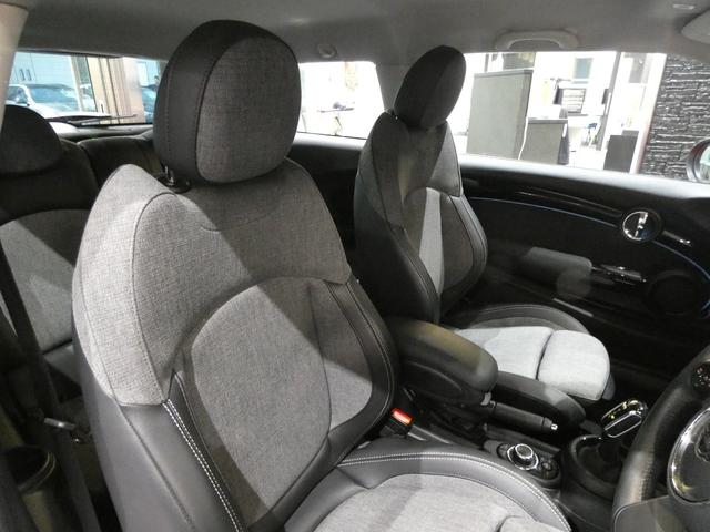 ＭＩＮＩ 　クーパー　アップルカープレイ　ＨＵＤ　シートＨ　Ｒカメラ　パークディスタンス　クルコン　純正１６インチＡＷ　禁煙（33枚目）