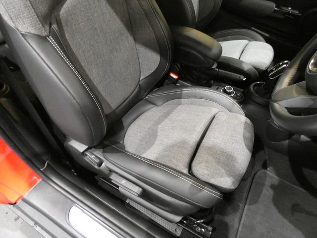 ＭＩＮＩ 　クーパー　アップルカープレイ　ＨＵＤ　シートＨ　Ｒカメラ　パークディスタンス　クルコン　純正１６インチＡＷ　禁煙（34枚目）