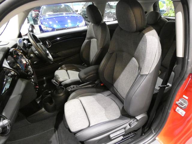 ＭＩＮＩ 　クーパー　アップルカープレイ　ＨＵＤ　シートＨ　Ｒカメラ　パークディスタンス　クルコン　純正１６インチＡＷ　禁煙（35枚目）