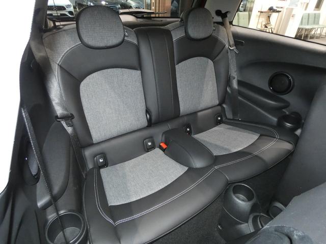 ＭＩＮＩ 　クーパー　アップルカープレイ　ＨＵＤ　シートＨ　Ｒカメラ　パークディスタンス　クルコン　純正１６インチＡＷ　禁煙（36枚目）