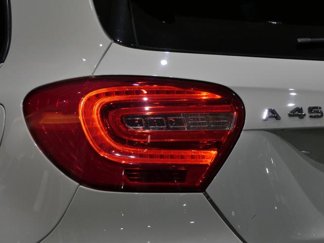 Aクラス A45 AMG 4マチック AMGアドバンストPKG AMGパフォーマンスシート F席シートH BSM 黒革 社外フルエアロ サブコン装着車 harman/kardonサウンド 純正HDDナビ地デジBカメラ BBS19AW 禁煙(4枚目)