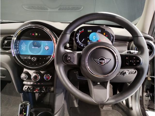 クーパーD エッセンシャルトリム 純正HDDナビゲーションシステム LEDヘッドライト ドライビングアシスト 前車接近警告機能 衝突回避・被害軽減ブレーキ レーンディパーチャーウォーニング 15インチAW(29枚目)