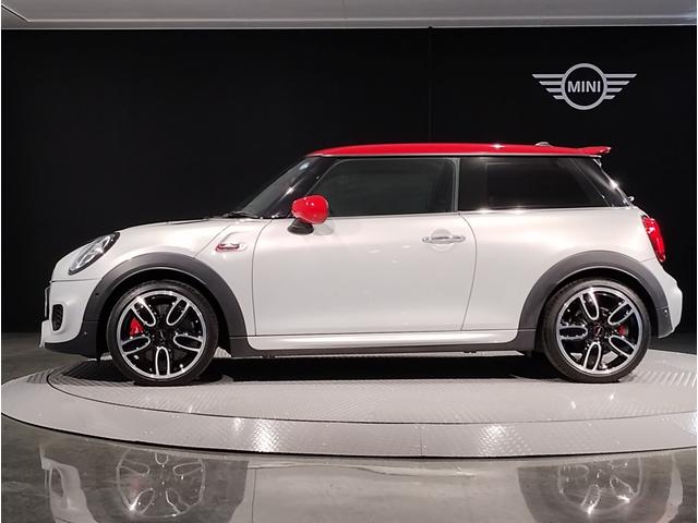 ジョンクーパーワークス トラックスタイル・ヘッドアップディスプレイ・デジタルメーター・純正18インチAW・シートヒーター・純正HDDナビ・バックカメラ・PDC・LEDヘッドライト・パドルシフト・アクティブクルーズコントロール(9枚目)