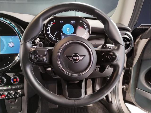 クーパーS 弊社元デモカー レザーパッケージ 純正HDDナビ オプション18インチホイール ドライビングアシストプラス デジタルメーター スマートキー LEDヘッドライト ETC F56(15枚目)