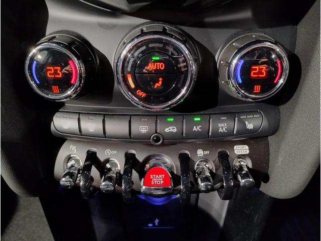 クーパーS 弊社元デモカー レザーパッケージ 純正HDDナビ オプション18インチホイール ドライビングアシストプラス デジタルメーター スマートキー LEDヘッドライト ETC F56(17枚目)