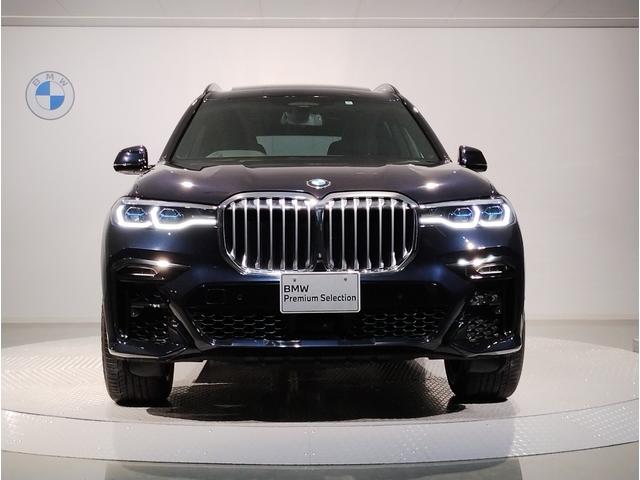 Ｘ７ ｘＤｒｉｖｅ　３５ｄ　Ｍスポーツ　２列目コンフォートシート　６人乗り　ブラックレザーシート　パノラマガラスサンルーフ　純正２１インチアロイホイール　レーザーライト　ヘッドアップディスプレイ　アクティブクルーズコントロール（11枚目）