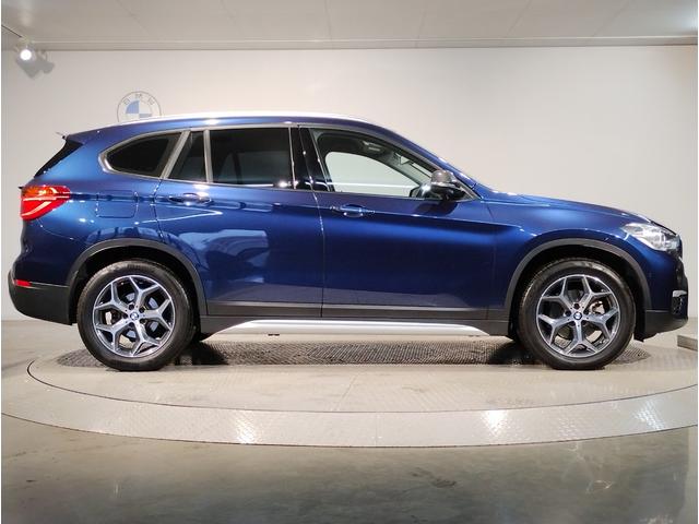 Ｘ１ ｘＤｒｉｖｅ　１８ｄ　ｘライン　ハイラインパッケージ　ハイラインＰＫＧ　ブラックレザー　電動シート　シートヒーター　シートメモリー　電動トランク　純正ナビ　　ＣＤ　ＤＶＤ再生　ミラー一体型ＥＴＣ　ＬＥＤヘッドライト　コンフォートアクセス（9枚目）