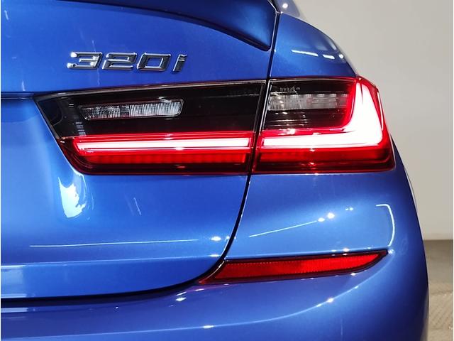 3シリーズ 320i Mスポーツ デビューパッケージ ブラックレザーシート シートヒーター オプション19インチアロイホイール ヘッドアップディスプレイ コンフォートパッケージ 電動リアゲート アクティブクルーズコントロール LED(23枚目)
