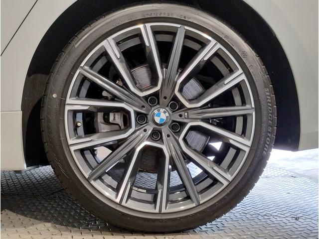 ７シリーズ ７４０ｄ　ｘＤｒｉｖｅ　Ｍスポーツ　ブラックレザー　ベンチレーションシート　ヘッドアップディスプレイ　全周囲カメラ　ＨＤＤナビ　地デジ　ソフトクローズドア　パワーシート　シートヒーター　電動リアゲート　アクティブクルーズコントロール（22枚目）