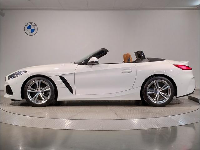 【拘りのＦＲ】ＢＭＷが多く採用するＦＲ車。ダイレクトでスポーティな加速感・シャープなハンドリングを実現。縦置きエンジンレイアウトにより、フラットで上質な乗り味です。