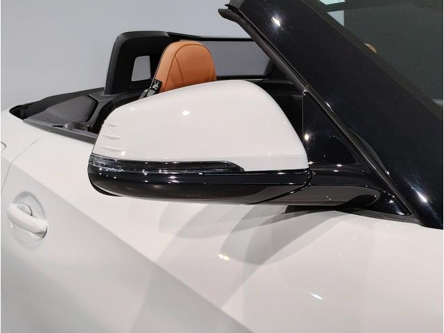 【ｉドライブナビゲーション】文字情報も鮮明に表示する高解像度カラーディスプレイを採用。視認性に優れた地図デザインと特徴的な建造物を目印にした描写表示で現在位置を把握できます。地図データの更新も可能です