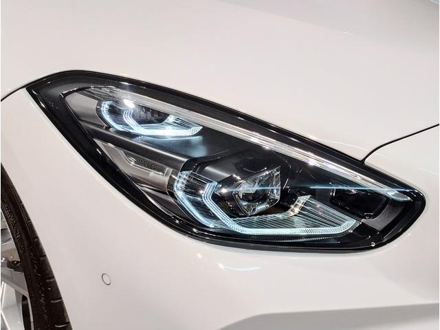 【スタートボタン】リモコンキーを持っているだけで起動可能なスタートボタン。オートスタート／ストップ機能も装備しており燃料消費量の軽減に貢献します。