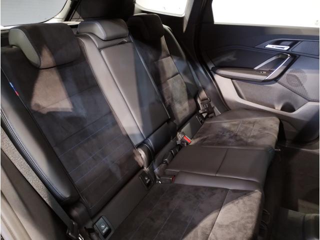 Ｘ１ ｘＤｒｉｖｅ　２０ｄ　Ｍスポーツ　カーブドディスプレイ・アクティブクルーズコントロール・ヘッドアップディスプレイ・全周囲カメラ・シートヒーター・アダプティブＬＥＤヘッドライト・１８インチアルミ・アップルカープレイ・元レンタカー（15枚目）