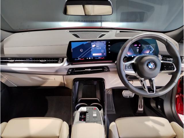 Ｘ２ ｘＤｒｉｖｅ　２０ｉ　Ｍスポーツ　オイスターレザー・ハーマンカードン・ヘッドアップディスプレイ・全周囲カメラ・アクティブクルーズコントロール・インテリジェントセーフティ・パーキングアシスト・シートヒーター・パワーシート・元レンタ（5枚目）