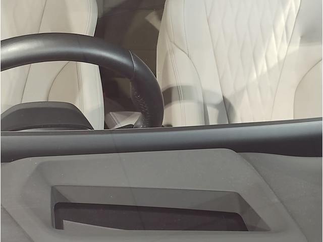 Ｘ２ ｘＤｒｉｖｅ　２０ｉ　Ｍスポーツ　オイスターレザー・ハーマンカードン・ヘッドアップディスプレイ・全周囲カメラ・アクティブクルーズコントロール・インテリジェントセーフティ・パーキングアシスト・シートヒーター・パワーシート・元レンタ（27枚目）