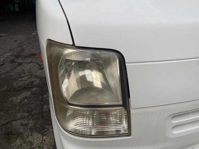 運転席側ヘッドライトです。