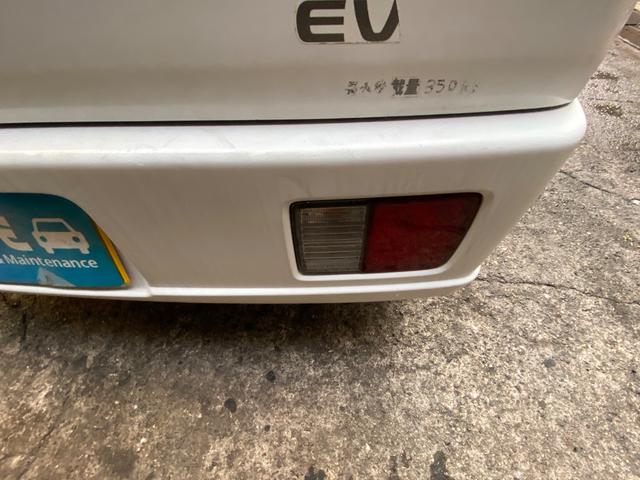 運転席側リアバンパーです。