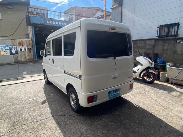 店舗の場所は、近隣駅から少し離れた住宅街に御座います。　ご連絡を頂けましたらお近くまでお迎えに上がります。