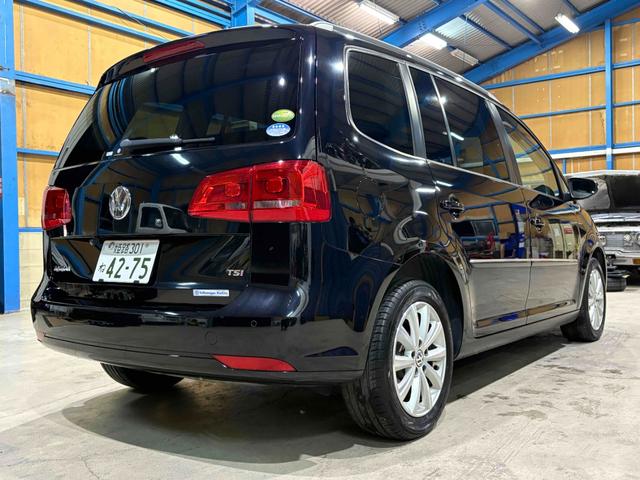 ゴルフトゥーラン ＴＳＩ　ハイライン　／アルパイン８インチナビ／バックカメラ／ＥＴＣ（4枚目）