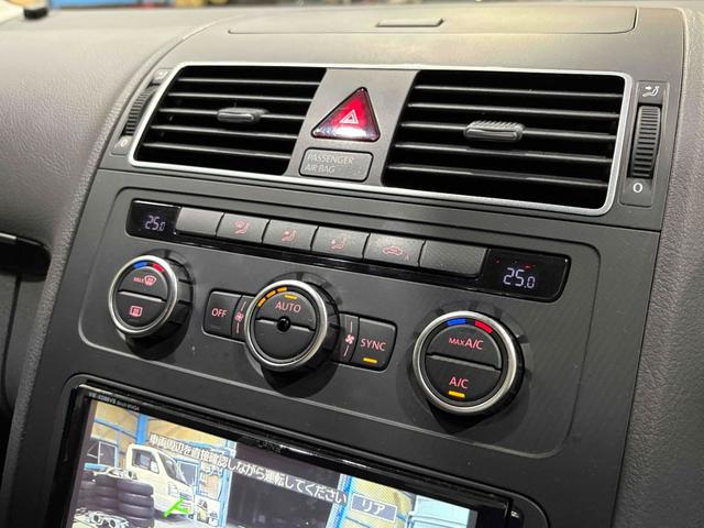 ゴルフトゥーラン ＴＳＩ　ハイライン　／アルパイン８インチナビ／バックカメラ／ＥＴＣ（17枚目）