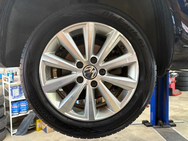 ゴルフトゥーラン ＴＳＩ　ハイライン　／アルパイン８インチナビ／バックカメラ／ＥＴＣ（29枚目）